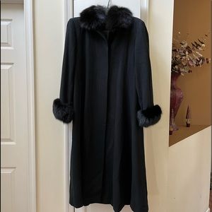 Lambswool fur-trimmed winter coat, black.